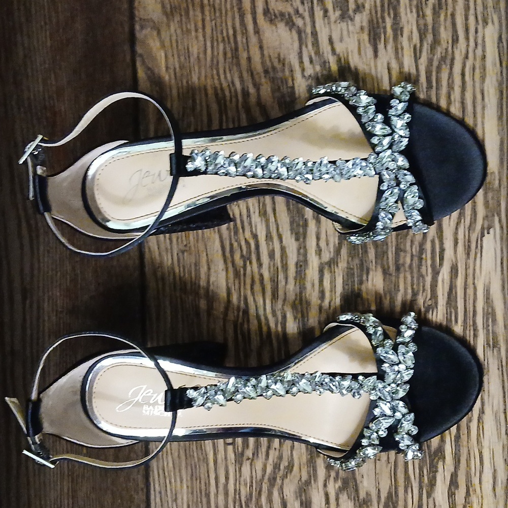 Used- Carver Heal by Badgly Mishka 👠